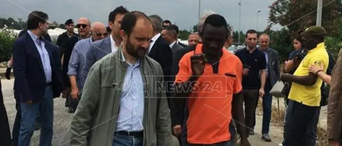 Omicidio di Soumaila Sacko, parlamentari a San Ferdinando. Orfini: «Anche il Pd ha sbagliato»