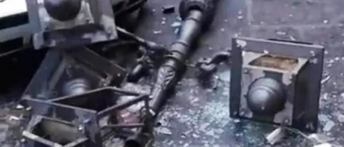 Lamezia, piazzano luminarie e cade lampione