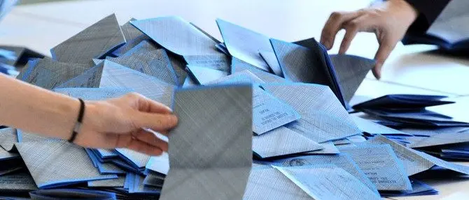 Amministrative, lo scrutinio dei comuni catanzaresi