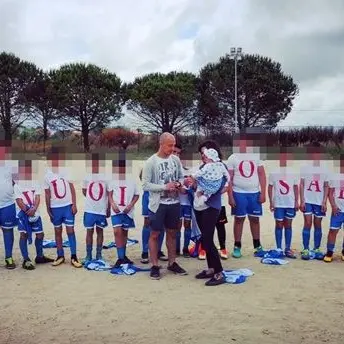 “Mi vuoi sposare?”, l’originale proposta su un campo di calcio calabrese