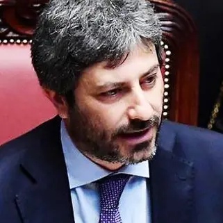 Roberto Fico alla tendopoli di San Ferdinando. «Qui per portare le condoglianze dello Stato»