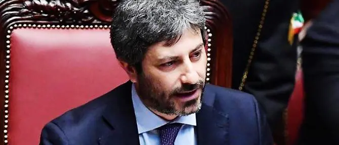 Roberto Fico alla tendopoli di San Ferdinando. «Qui per portare le condoglianze dello Stato»