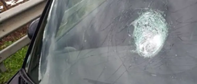 È un bambino di etnia rom l’autore dei lanci di sassi dal cavalcavia nel Lametino