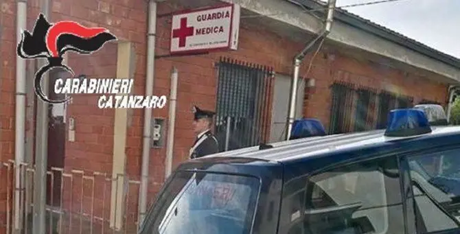 Catanzaro, guardia medica si rifiuta di visitare un bambino: scatta la denuncia