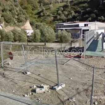 Catanzaro, incendio distrugge capannone industriale: ingenti i danni