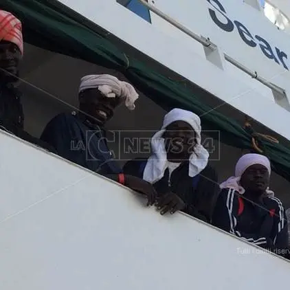 Sbarco a Le Castella: in venti su uno yacht