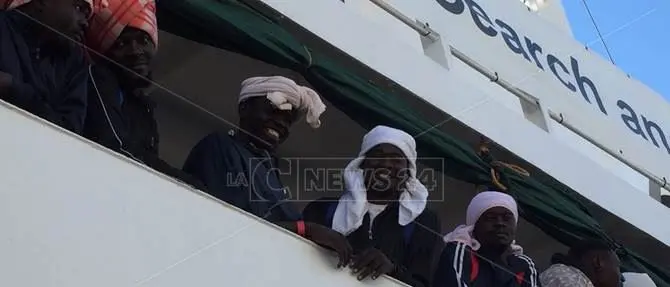 Sbarco a Le Castella: in venti su uno yacht