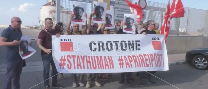 Immigrazione, la Cgil scende in piazza per la riapertura dei porti -VIDEO