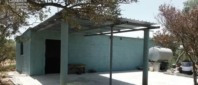 Crotone, scoperto dai carabinieri un fabbricato abusivo