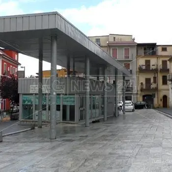 Lamezia, piazza Mazzini tra degrado e spreco di denaro pubblico - VIDEO