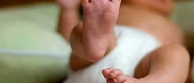 In coma da più di tre mesi partorisce una bimba