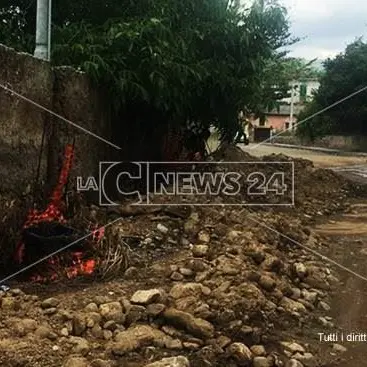 Frana a Salice, mezzi al lavoro per lo sgombero dei detriti -VIDEO