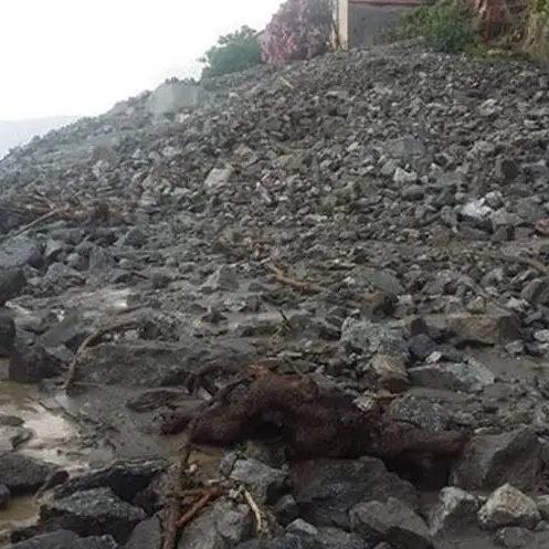 Frana invade la statale 18, tragedia sfiorata a Bagnara
