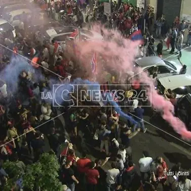 Cosenza, la lunga notte di festa per la promozione in serie B -VIDEO