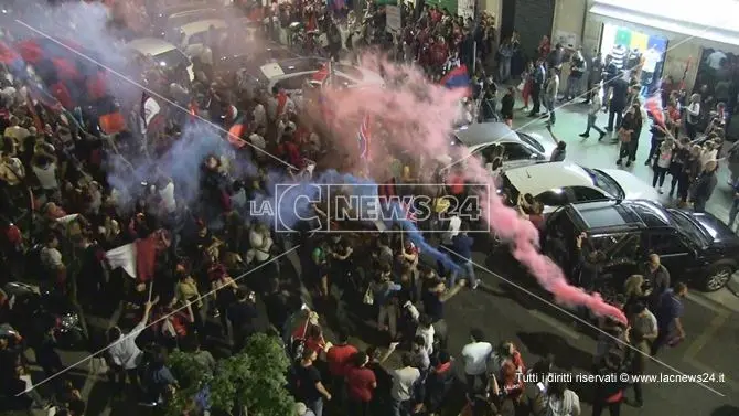 Cosenza, la lunga notte di festa per la promozione in serie B -VIDEO