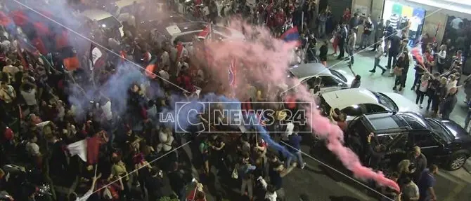 Cosenza, la lunga notte di festa per la promozione in serie B -VIDEO