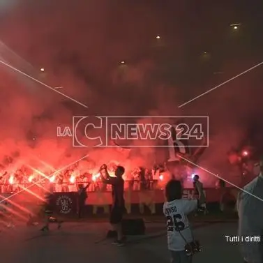 Serata da Lupi, la grande festa del Cosenza per il ritorno in B - VIDEO