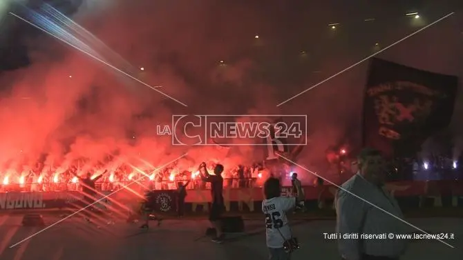 Serata da Lupi, la grande festa del Cosenza per il ritorno in B - VIDEO