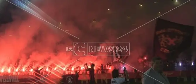 Serata da Lupi, la grande festa del Cosenza per il ritorno in B - VIDEO
