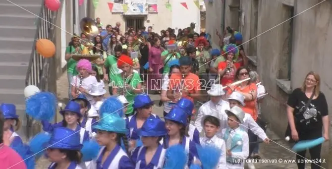 Caccuri, paese dell'accoglienza, festeggia il Kids Festival - VIDEO