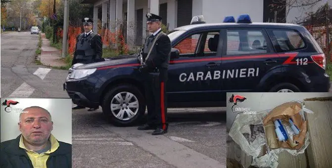 Fuochi d'artificio, munizioni e caricatori ritrovati in un garage a Cardinale, arrestato 54enne