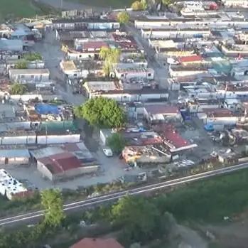 Allacci abusivi e fumi tossici, blitz nel campo rom di Scordovillo