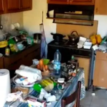 Senza cibo e acqua, disabile reclusa in casa dal marito -VIDEO