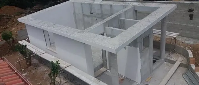 Isola Capo Rizzuto, sequestrato terreno con due manufatti abusivi