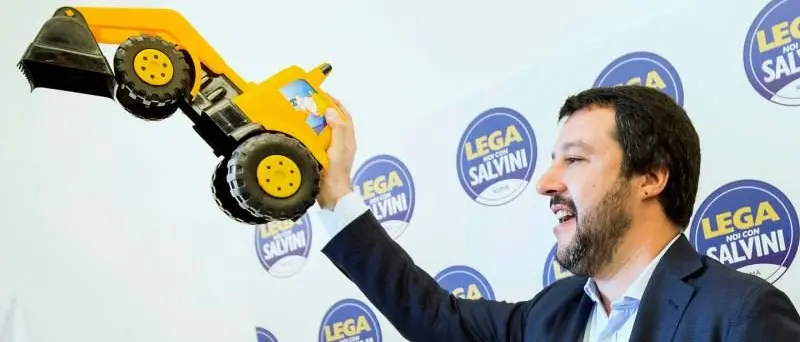 Salvini sul blitz a Scordovillo: «Razzisti anche giudici e carabinieri?»