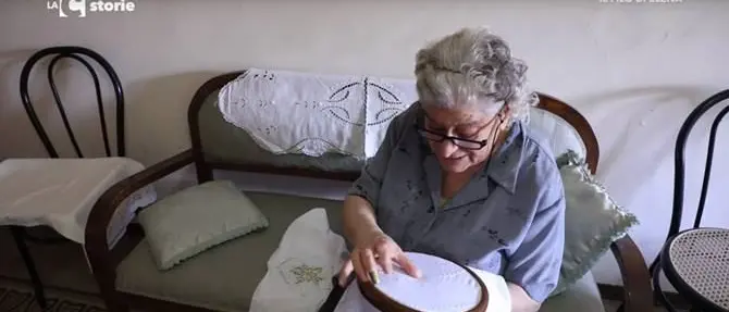 La memoria, la tradizione e l’arte del ricamo nel Filo di Elena - VIDEO