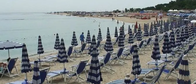 A Soverato il maltempo non frena la voglia d'estate -VIDEO