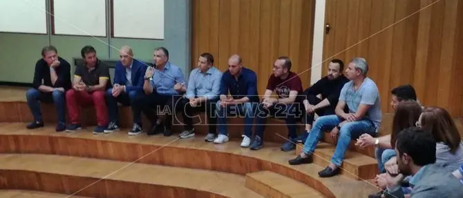 Lamezia, tutte le squadre rinunciano a Serie A e B senza Palazzetto dello sport