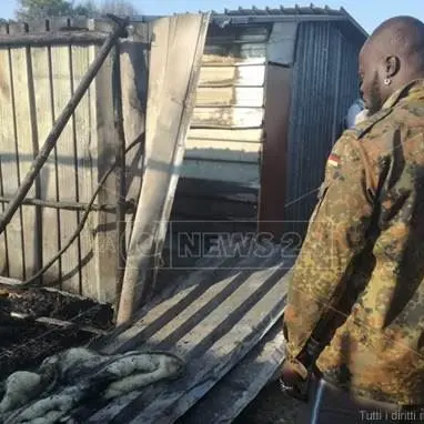 Incendio nella tendopoli di San Ferdinando, baracche distrutte (FOTO)