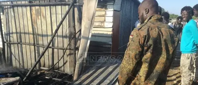 Incendio nella tendopoli di San Ferdinando, baracche distrutte (FOTO)