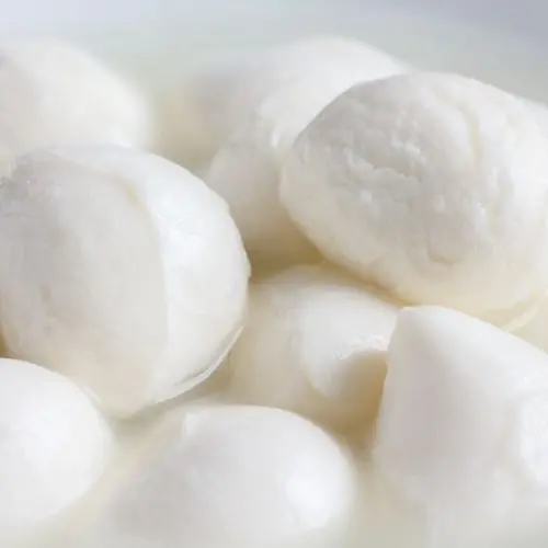 Trova due aghi nella mozzarella acquistata al supermercato