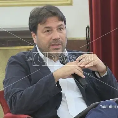 Montanari shock a Cosenza: «Questo governo rovescia i fondamenti della Repubblica Italiana» -VIDEO