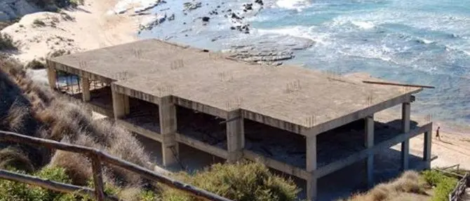 Coste stuprate dal cemento, Calabria seconda in Italia per infrazioni