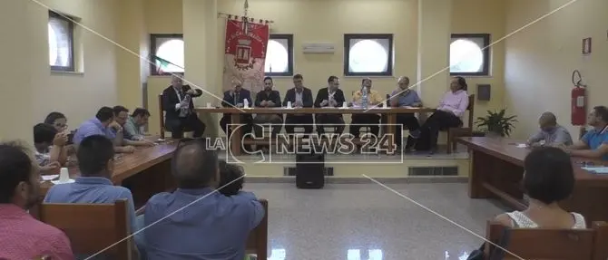 Roccabernarda, consiglio straordinario dopo gli atti intimidatori in paese -VIDEO