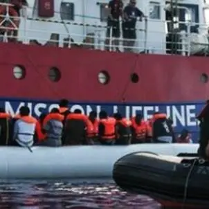 Migranti, Corbelli: «La nave Lifeline approdi al porto di Corigliano»