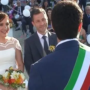 Soverato, celebrato il primo matrimonio in riva al mare - VIDEO