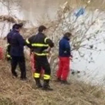 Cadavere nel fiume Crati, mercoledì l'autopsia