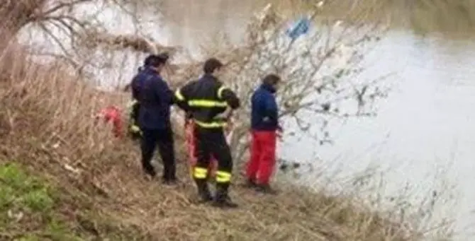 Cadavere nel fiume Crati, mercoledì l'autopsia