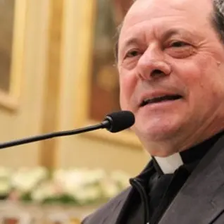 Monsignor Oliva nell'ufficio di presidenza di Libera