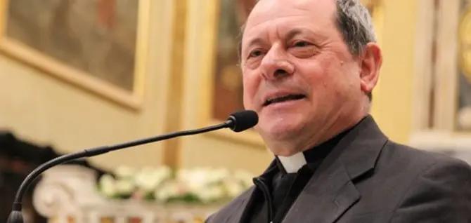 Monsignor Oliva nell'ufficio di presidenza di Libera