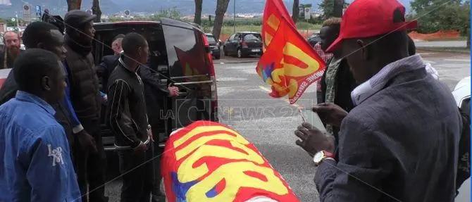 L'ultimo viaggio di Soumaila. Partita la salma da Lamezia Terme