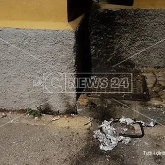 Catanzaro, incendio genera panico: evacuato un palazzo