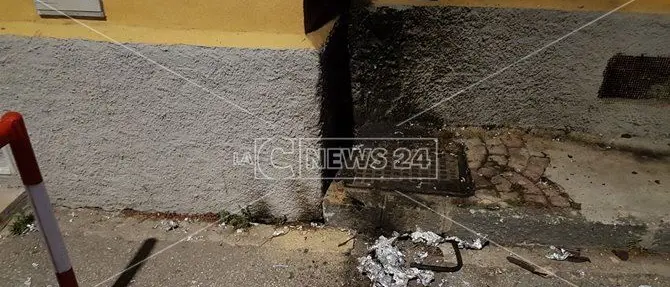 Catanzaro, incendio genera panico: evacuato un palazzo