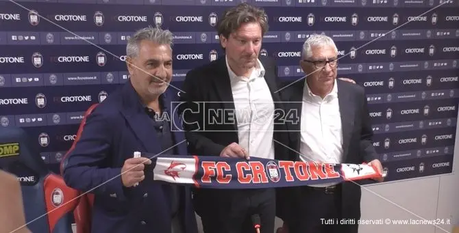 Fc Crotone, presentato mister Stroppa: «È un orgoglio far parte di questa famiglia»