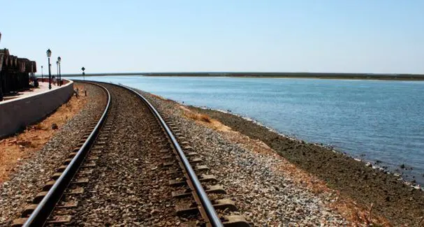 «Lidi nel tratto tirrenico da Paola a Scalea»,\u00A0esposto a RFI su 26 presunte violazioni delle strutture\n