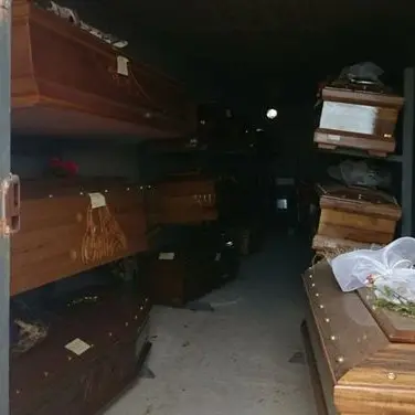 Rende, Miceli denuncia: «Bare accatastate nel cimitero»